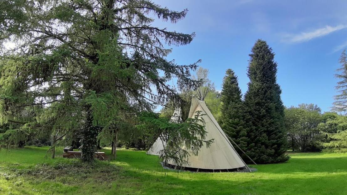 Отель Levaltipis Saint-Gatien-des-Bois Экстерьер фото